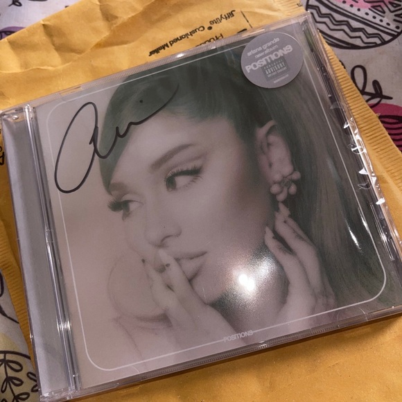 Ariana Grande Signed CD bundle! ๐ - Picture 2 of 3
